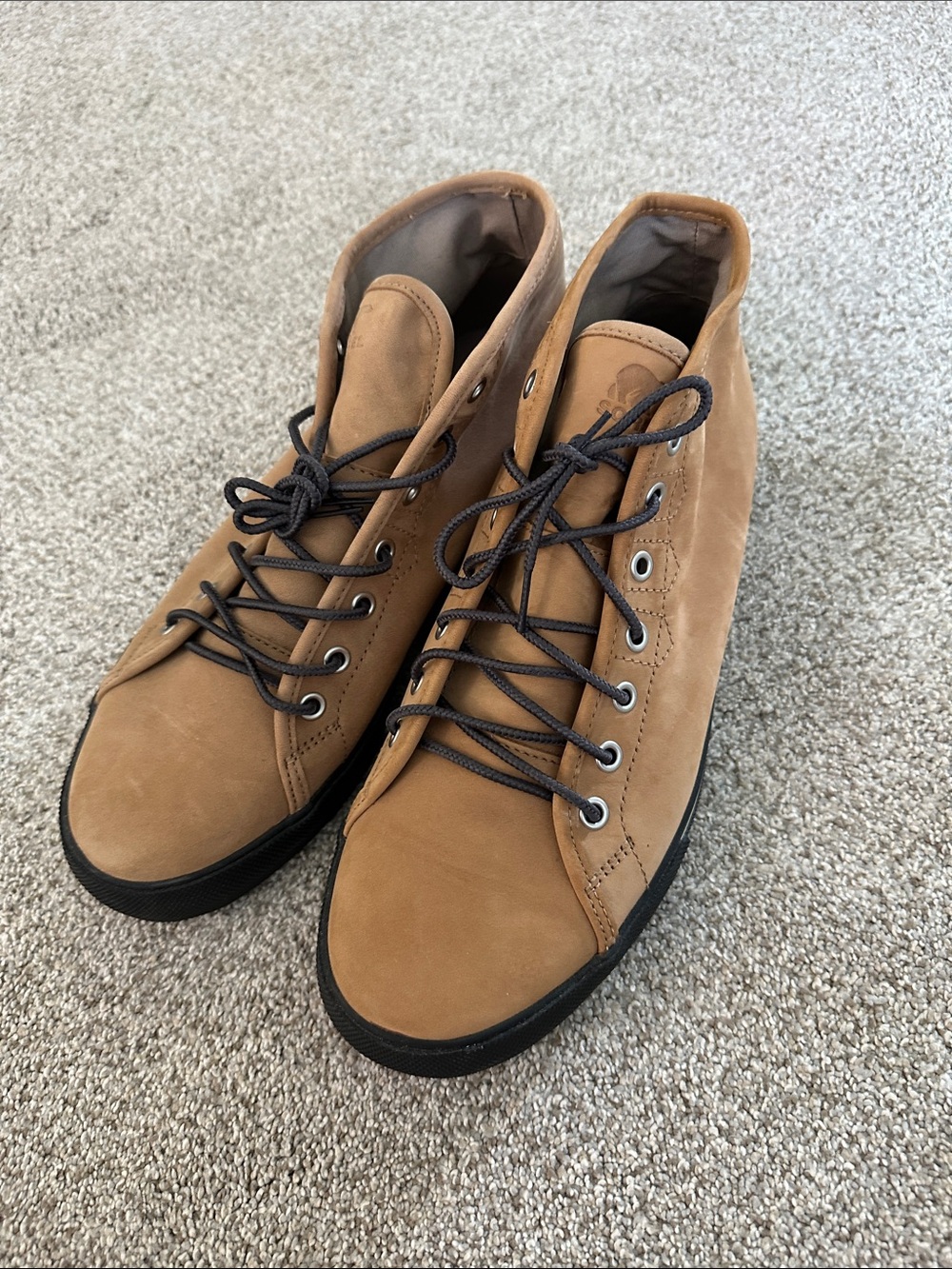 Men's sorel caribou chukka sneakers Tan size 10 excellent condition
